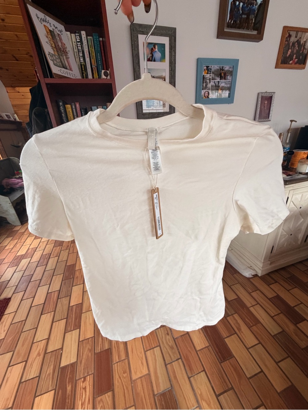 SKIMS Short Sleeve Tee in Off-White/Cream